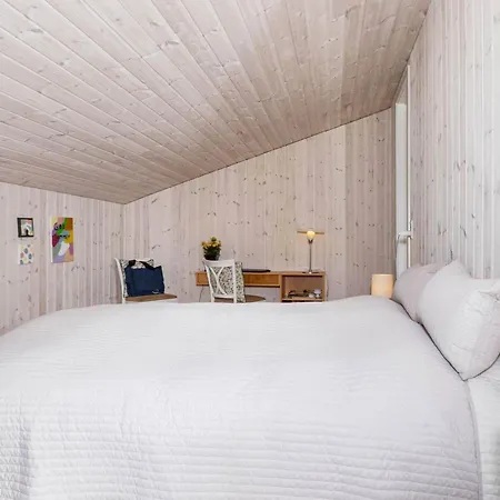 6 Person In Farso-by Traum * Farsø