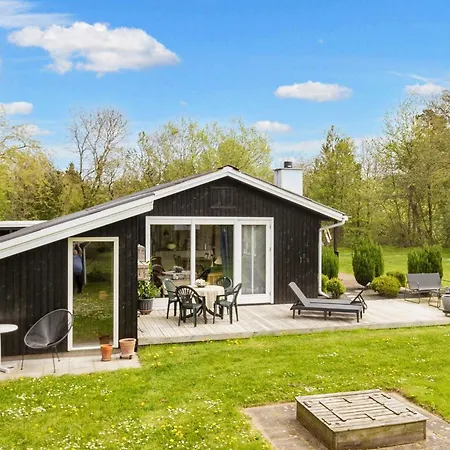 6 Person In Farso-by Traum *