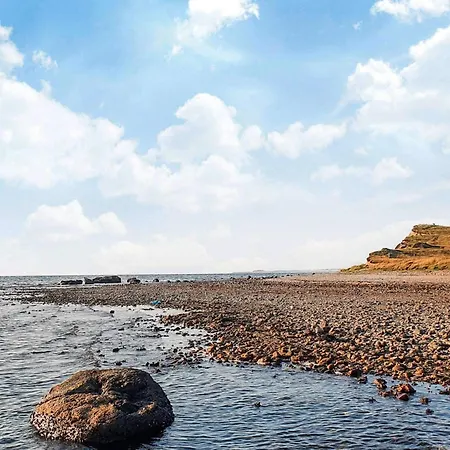 6 Person In Farso-by Traum